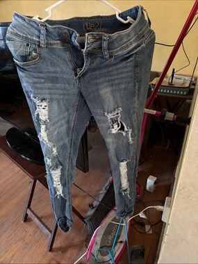Rue21 Women's Ripped Skinny Jeans in Light Blue Denim